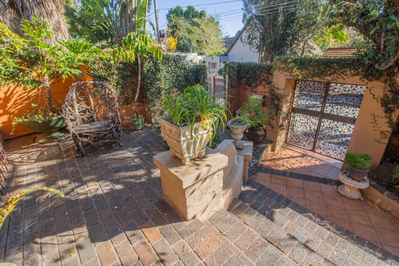 Charlie'S Spot - The Gardens Hotel Johannesburg Bagian luar foto