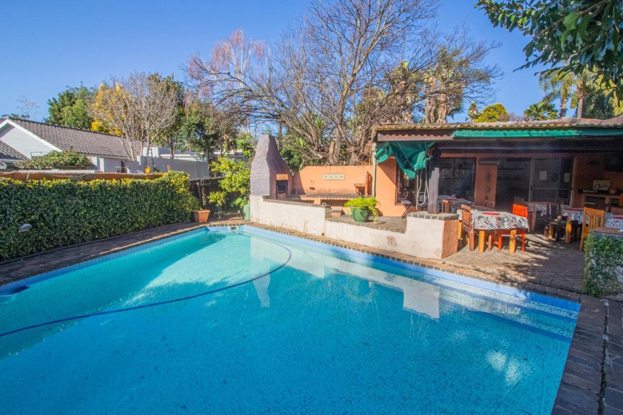 Charlie'S Spot - The Gardens Hotel Johannesburg Bagian luar foto
