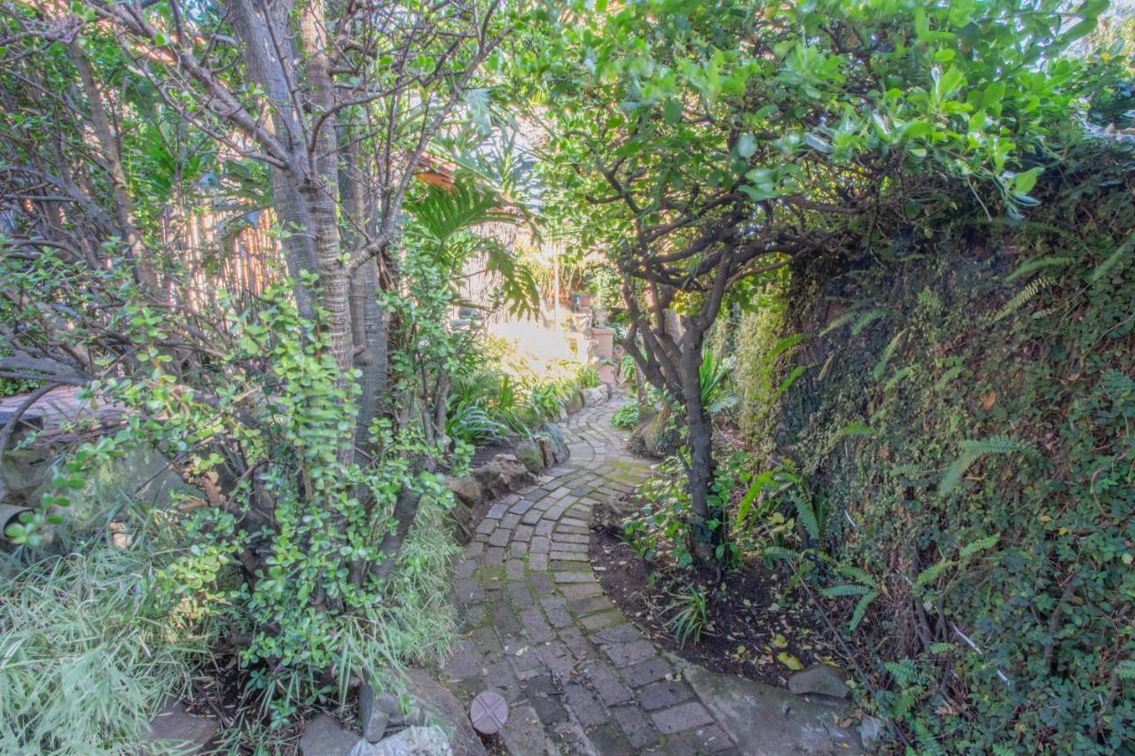 Charlie'S Spot - The Gardens Hotel Johannesburg Bagian luar foto